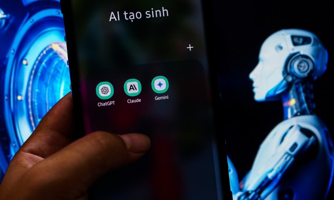 Một số ứng dụng AI tạo sinh hiển thị trên smartphone. Ảnh: Bảo Lâm