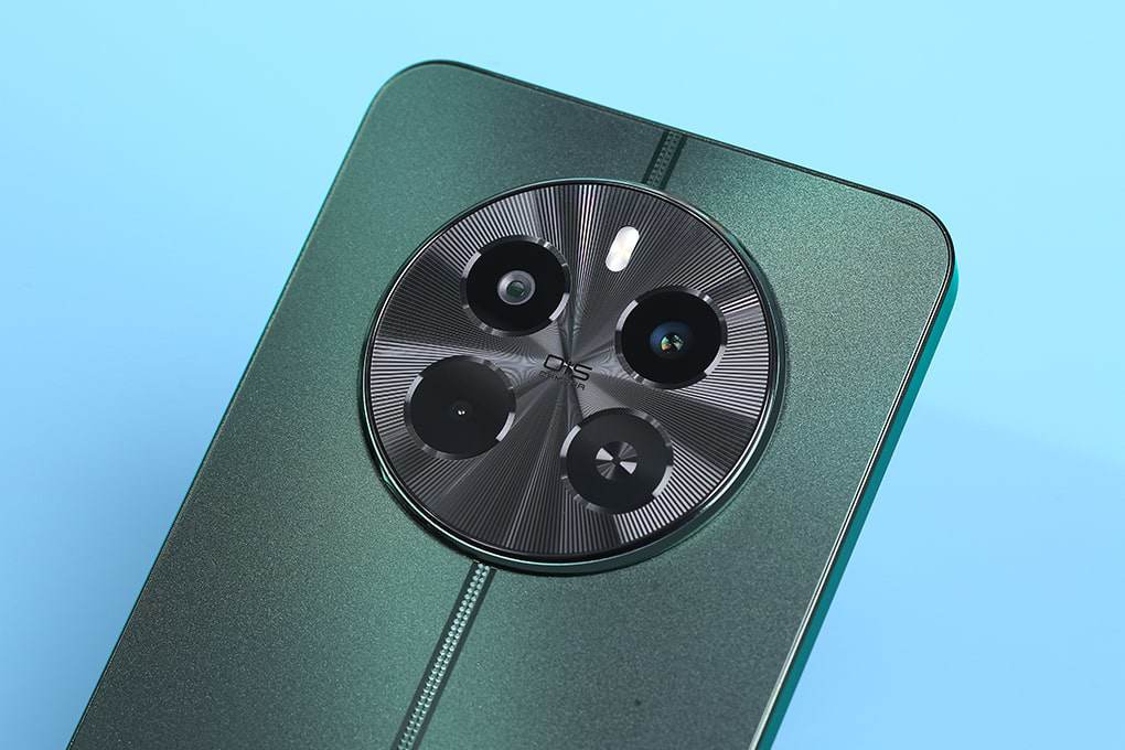 Cụm camera nổi bật trên Realme 12.