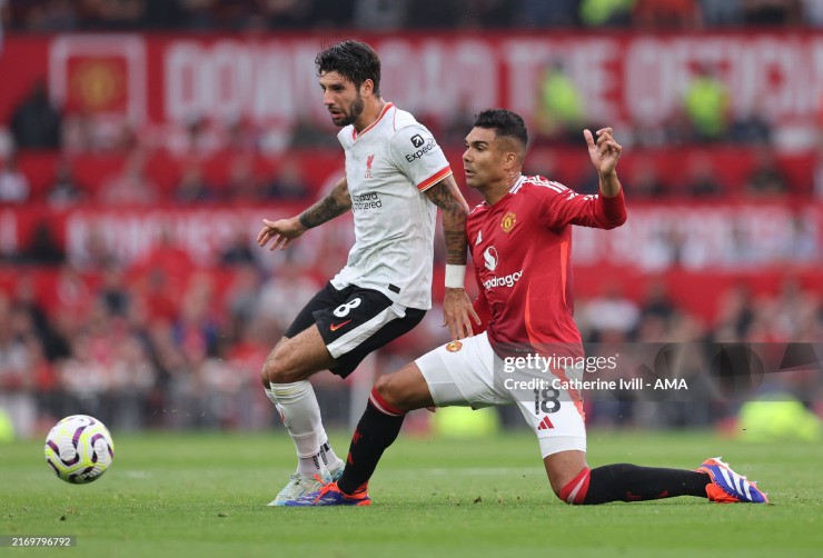 Casemiro bị nghi bỏ về trong giờ nghỉ giải lao ở trận MU - Liverpool