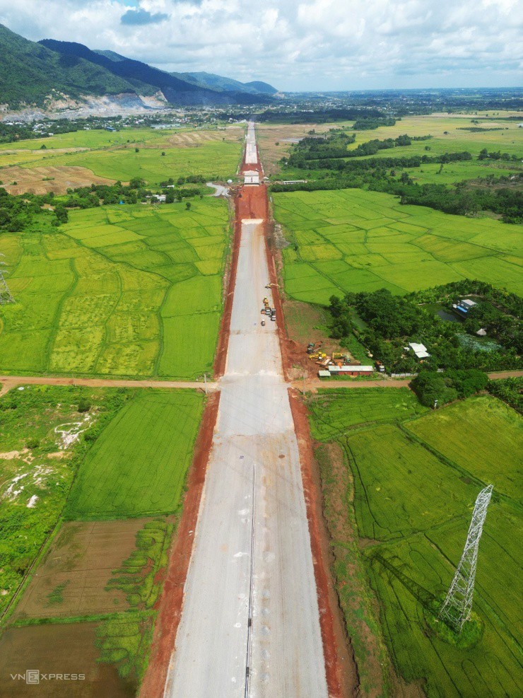 Cao tốc qua Bà Rịa - Vũng Tàu sau hơn một năm thi công - 7