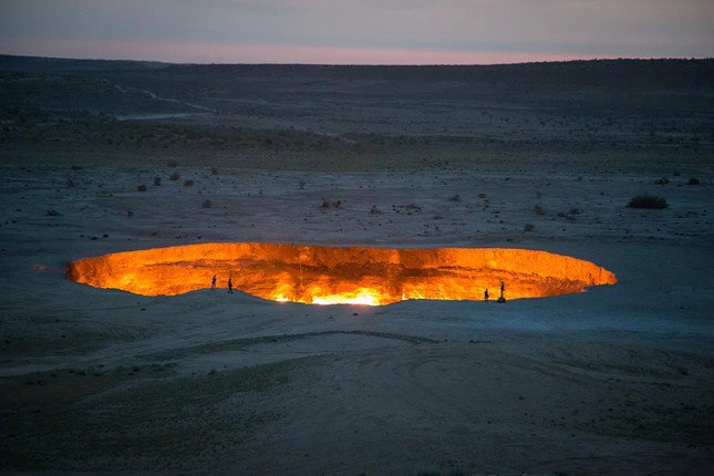 Cổng địa ngục cách thủ đô Ashgabat của Turkmenistan bốn giờ lái xe về phía Bắc.