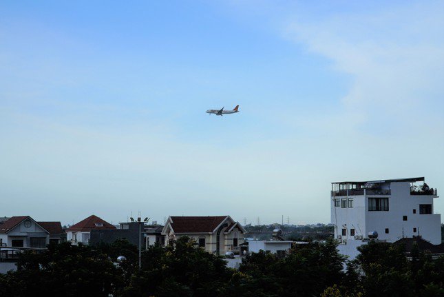 Đà Nẵng có sân bay nằm trong trung tâm thành phố, hàng ngày đón cả trăm chuyến bay. Ảnh: Thanh Hiền.