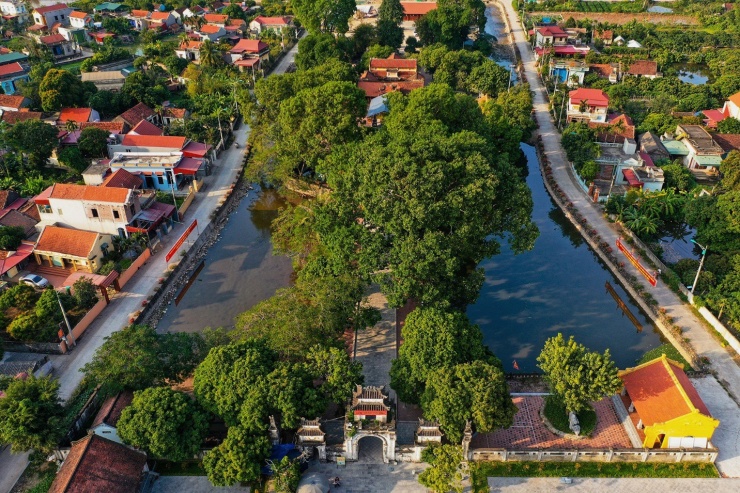 Ngày 23/12/2015, Thủ tướng Chính phủ đã ký Quyết định xếp hạng Di tích lịch sử và kiến trúc nghệ thuật đền Trần Thương, là Di tích Quốc gia đặc biệt.