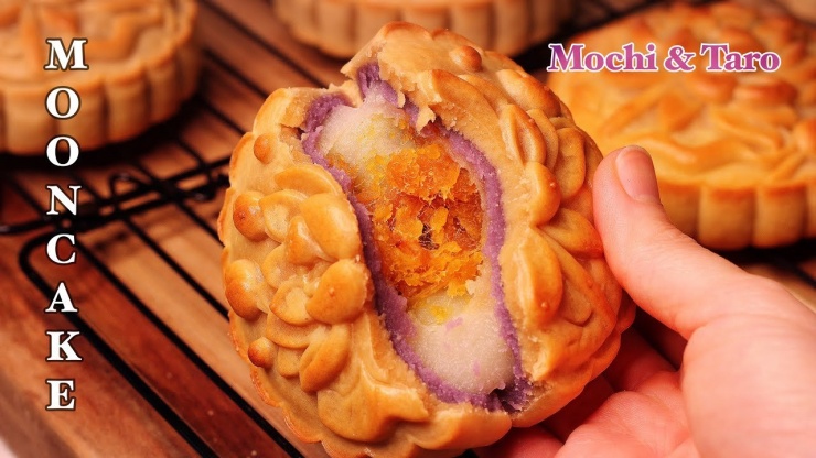 Loại bánh mochi chà bông trứng muối đang "hot" của mùa trung thu năm nay. Ảnh: MXH