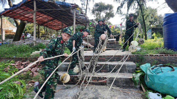 Cấm biển, di dân khỏi vùng nguy hiểm từ Quảng Ninh đến Nghệ An - 8