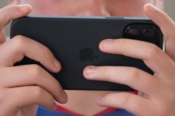 Mặt hàng giúp các đại lý kiếm lợi nhuận hơn cả bán iPhone 16 4 Người dùng không còn mua iPhone theo kiểu “bốc đồng”