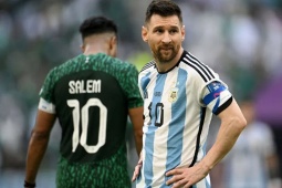 Báo Indonesia tâng bốc đội nhà đá hay hơn Messi, khen thủ môn nhập tịch