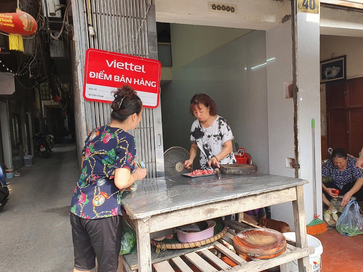 Một hàng bán thịt bò ở ngõ chợ Khâm Thiên (Đống Đa, Hà Nội) cũng hết sạch hàng từ 8 giờ sáng.