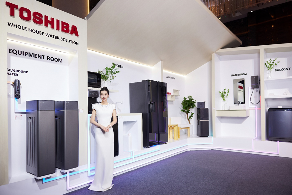 “Master of Flow” của Toshiba Lifestyle không là giải pháp nước sạch toàn diện cho gia đình, mà còn là những thiết bị sở hữu diện mạo đẹp mắt, sang trọng, tạo điểm nhấn về thẩm mỹ cho không gian.