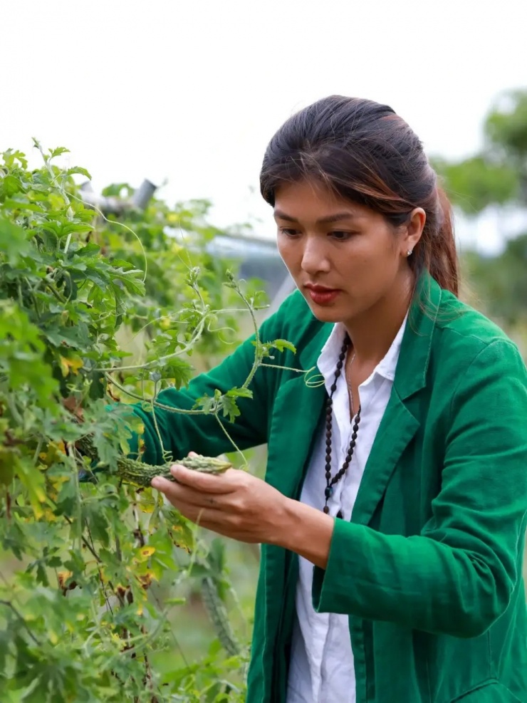 Oanh Yến 'tàn phai nhan sắc' sau ba năm lăn lộn ở nông trại - 3