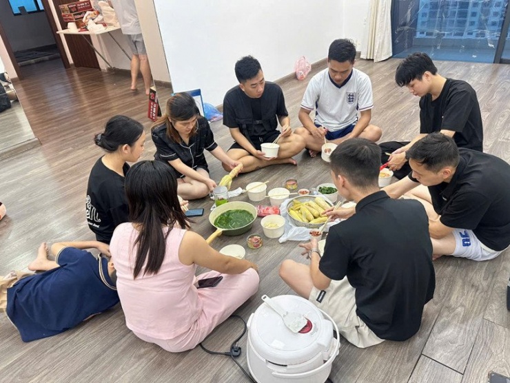 Bữa cơm tối ấm áp tình người