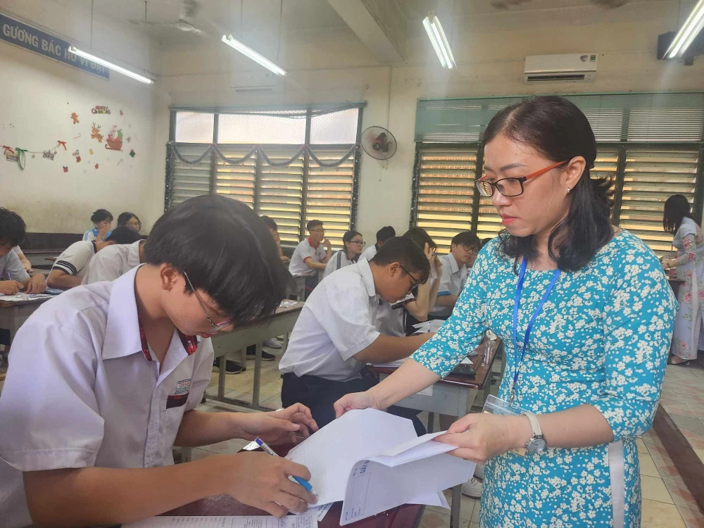 Thí sinh tham dự kỳ thi chọn học sinh giỏi lớp 12 cấp TP năm học 2023-2024. Ảnh: NGUYỄN QUYÊN