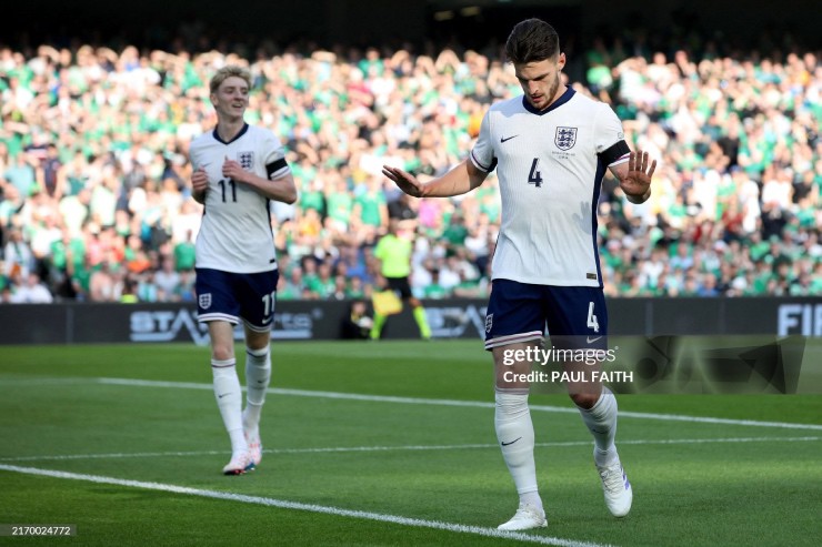 Declan Rice toả sáng với 1 bàn, 1 kiến tạo