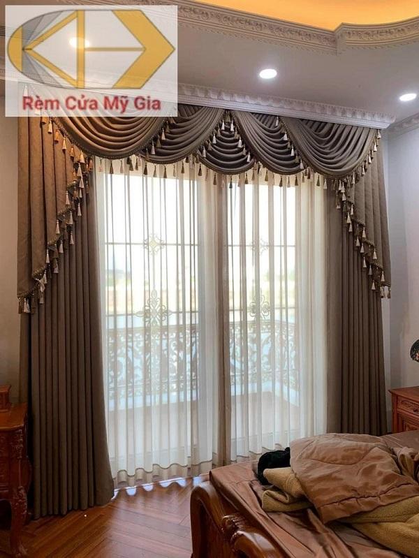 Rèm vải có bộ yếm sò chi tiết kiểu cách cho căn phòng thiết kế cổ điển