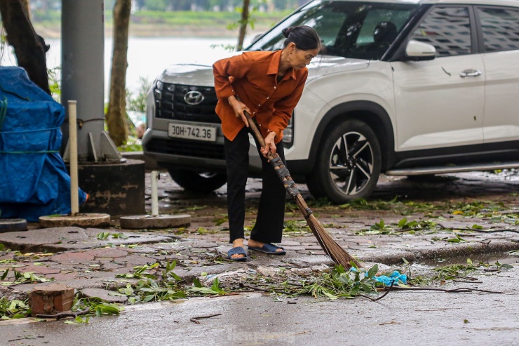 Khu đô thị đông dân nhất Thủ đô tan hoang sau bão Yagi, 'có nhà nhưng không có lối vào' - 17