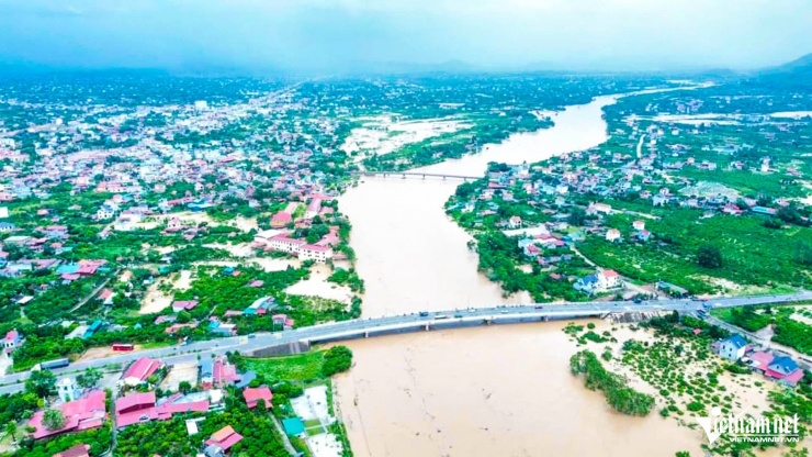 Để kịp thời ứng phó, Ban Chỉ huy PCTT - TKCN tỉnh Bắc Giang đã đưa ra báo động số 1 trên sông Thương (tại Trạm Thủy văn Cầu Sơn) và báo động số 2 trên sông Lục Nam (tại Trạm Thủy văn Chũ). 