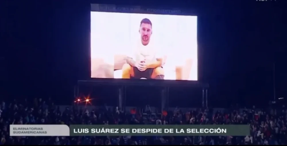 Messi gửi tin nhắn video cho Suarez. ẢNH: AUFTV