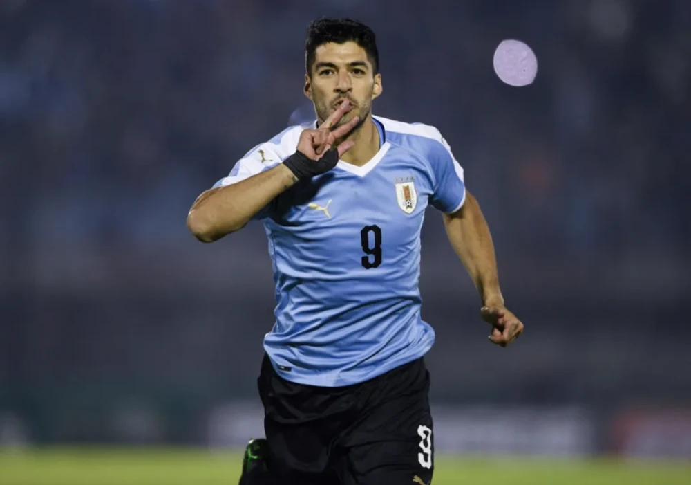 Suarez ghi 69 bàn sau 142 trận chơi cho tuyển Uruguay. ẢNH: AFP