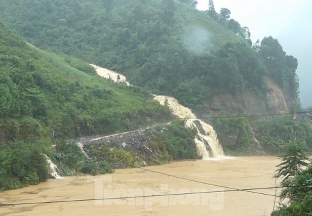 Một người tử vong, nhiều bản làng vùng cao Yên Bái bị cô lập do mưa lũ - 10