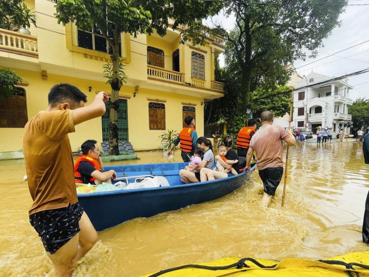 Nhiều xã, phường trên địa bàn TP Thái Nguyên bị ngập lụt.