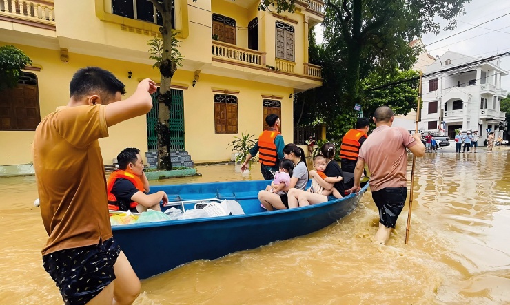 Nhiều xã, phường trên địa bàn TP Thái Nguyên bị ngập lụt.