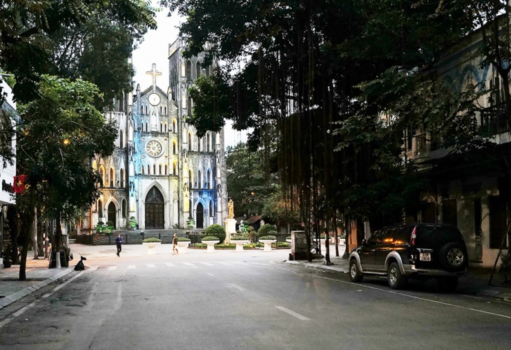 Những 'cây check in' ở Hà Nội trước và sau bão - 4