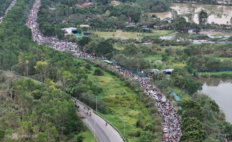 Đại Lộ Thăng Long ùn tắc 10 km - 7