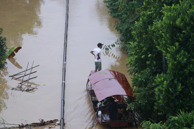 Thành phố Yên Bái chìm trong biển nước, nhiều tuyến phố ngập sâu đến 4 mét - 13