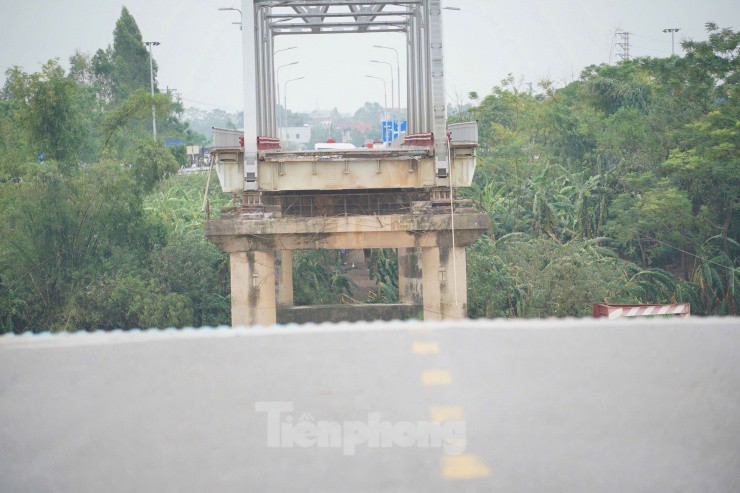 Hiện trường vụ sập cầu ở Phú Thọ, nhiều người khóc ngất tìm kiếm người thân - 5