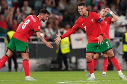 HLV Bồ Đào Nha nói lý do Ronaldo dự bị, CR7 phấn khích viết gì trên trang cá nhân?