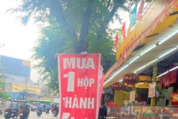 Nhiều điểm bán bánh trung thu 'tung chiêu' khuyến mãi mua 1 được 4