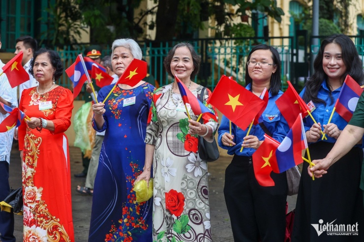 Việt Nam bắn 21 loạt đại bác chào đón Tổng Bí thư, Chủ tịch nước Lào và Phu nhân - 9