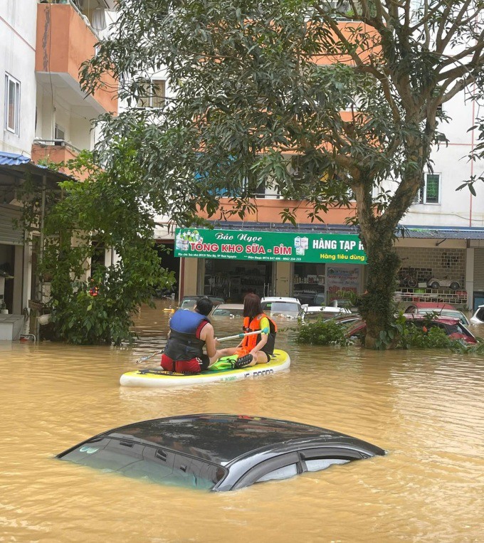  Nước lũ dâng ở thành phố Thái Nguyên, hôm 9/9. Ảnh: Hồng Giang 