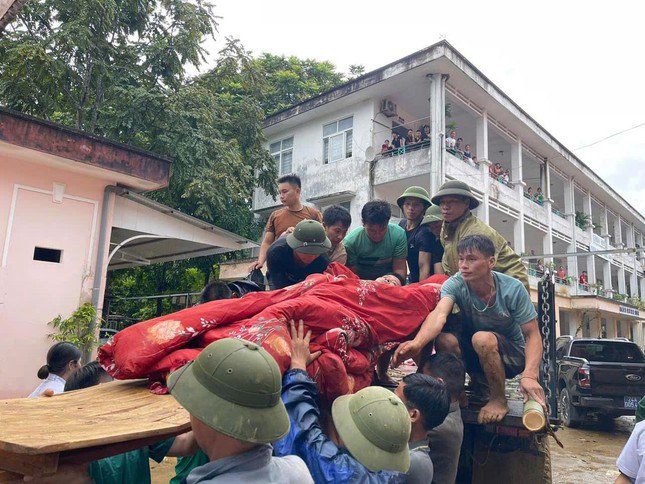 Lũ quét kinh hoàng tại Lào Cai: 15 người chết, hơn 100 người vẫn mất tích - 1