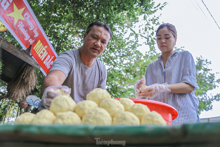 Người dân Đà Nẵng nấu bánh chưng xuyên đêm ủng hộ vùng lũ miền Bắc - 9