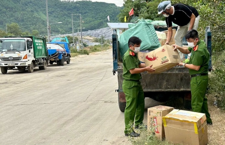 Tiêu hủy gần 10.000 bánh trung thu không rõ xuất xứ - 3