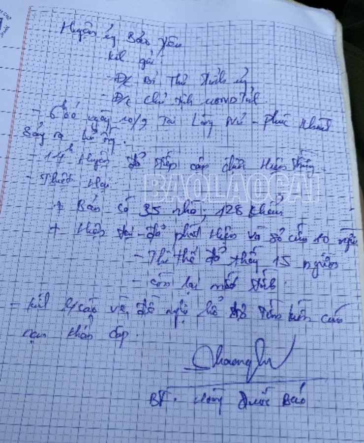 Bức thư tay viết vội của Bí thư huyện ủy huyện Bảo Yên được cán bộ băng rừng đi báo tin. Ảnh: Báo Lào Cai 