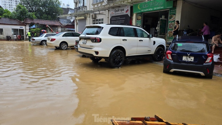 Nhiều tài sản bạc tỷ 'trồi lên' khi lũ rút ở Thái Nguyên - 15