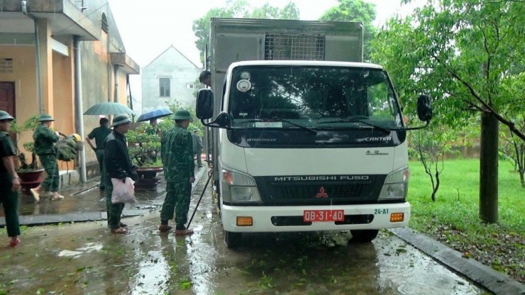 Lực lượng tìm kiếm cứu nạn của Trường Trung cấp 24 Biên phòng lên đường thực hiện nhiệm vụ. Ảnh: Thanh Tùng