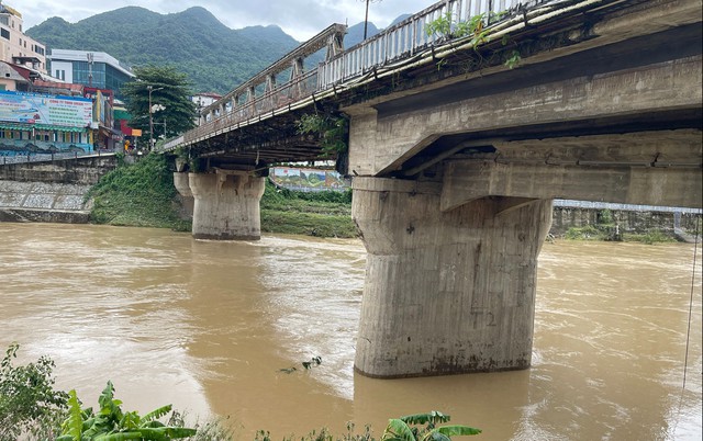 Mực nước sông Lô tại TP Hà Giang lúc 13 giờ 30 phút ngày 11-9. Ảnh: Báo Hà Giang