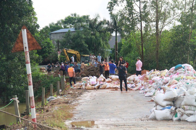 Nhân lực và phương tiện sẵn sàng trong việc khắc phục sự cố vỡ đê