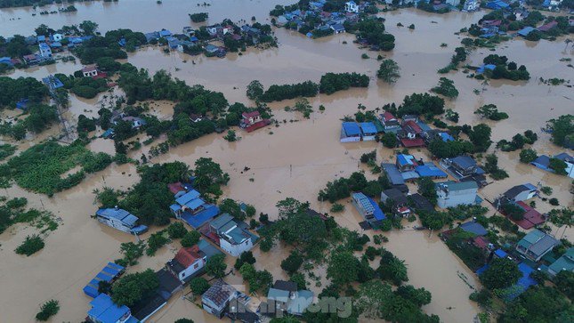 Thủ tướng chỉ đạo ứng phó lũ lớn trên sông Hồng, sông Thái Bình.