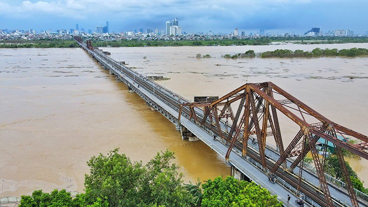 Hiện trạng 6 cầu ở Hà Nội và các tỉnh cấm xe do mưa lũ - 3