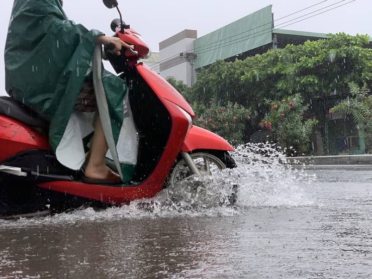 Cách xử lý xe máy bị ngập nước: Nguyên tắc xử lý với 3 trường hợp khác nhau - 1