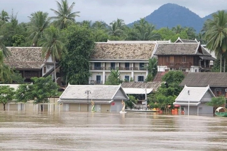 Một khu vực ở tỉnh Luang Prabang, Lào bị nước lũ nhấn chìm. Ảnh: Thời báo Vientiane