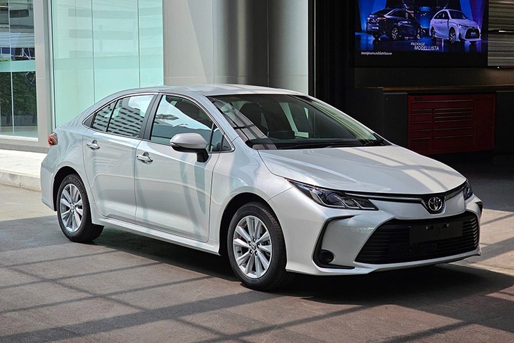 Giá xe Toyota Corolla Altis cập nhật tháng 9/2024 - 2