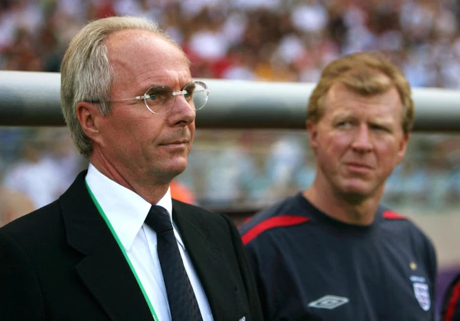 HLV Sven Goran Eriksson và trợ lý Roy Hodgson. Ảnh:Reuters.