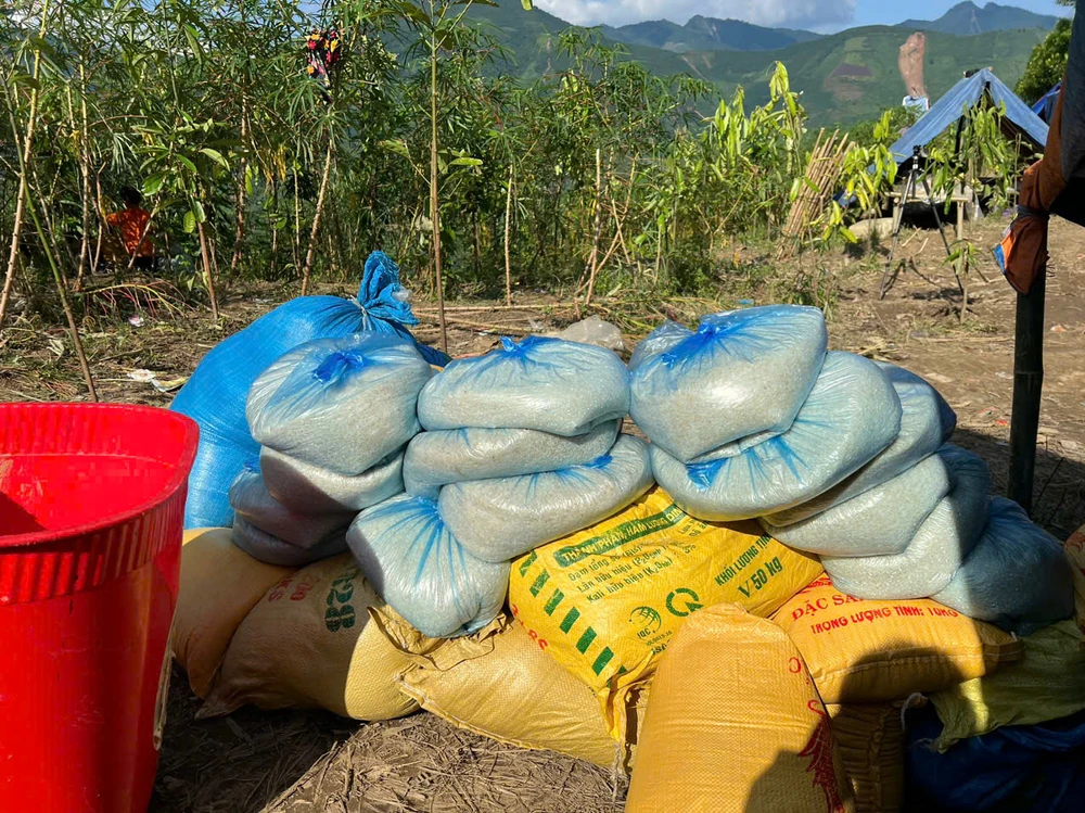 Trưởng thôn Kho Vàng dời 115 người dân lên núi: Tôi phải tự quyết vì mất liên lạc - 13