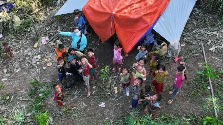 Cuộc sống mới tốt đẹp sẽ đến với người dân thôn Kho Vàng sau những ngày mưa lũ.