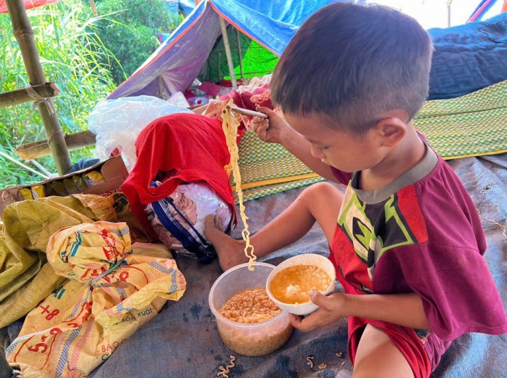 Trưởng thôn Kho Vàng dời 115 người dân lên núi: Tôi phải tự quyết vì mất liên lạc - 7